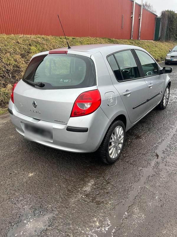 Gebraucht Renault Clio II 100 PS (73 kW) 2007 Grau Kleinwagen