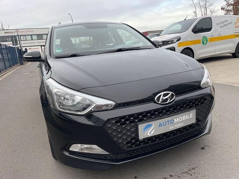 Gebraucht Hyundai i20 GO! 75 PS (55 kW) 2017 Schwarz Limousine