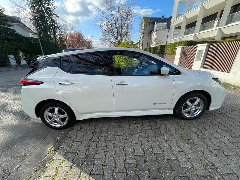 Gebraucht Nissan Leaf 360º 110 kW (150 PS) 2019 Weiß Kleinwagen