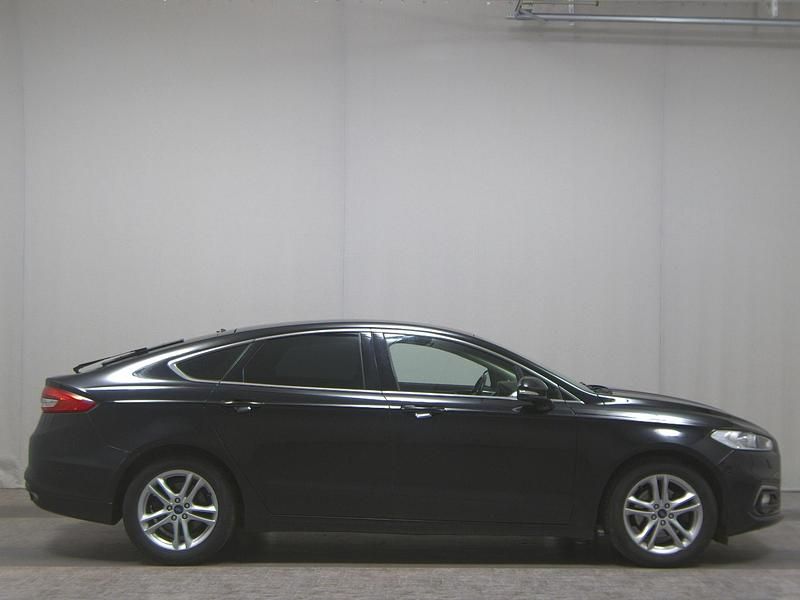 Schwarz Gebraucht 2020 Ford Mondeo Titanium Limousine | 8.250 € (Superpreis) - Bild 1/4