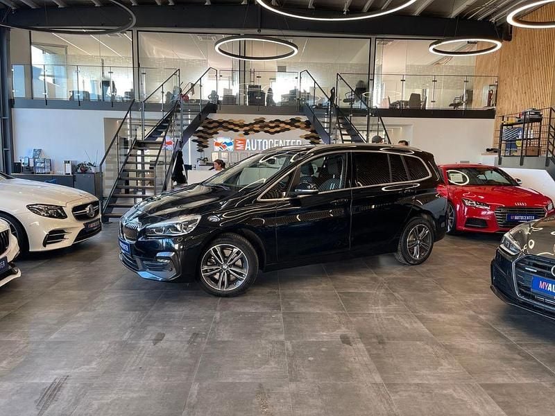 Schwarz Gebraucht 2018 BMW 218 Gran Tourer Sport Line Van / Kleinbus | 16.890 € (Guter Preis) - Bild 1/4