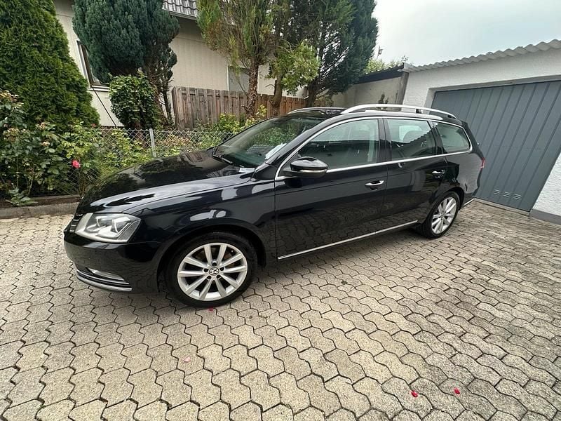 Schwarz Gebraucht 2012 VW Passat Highline Kombi | 8.000 € (Fairer Preis) - Bild 1/4