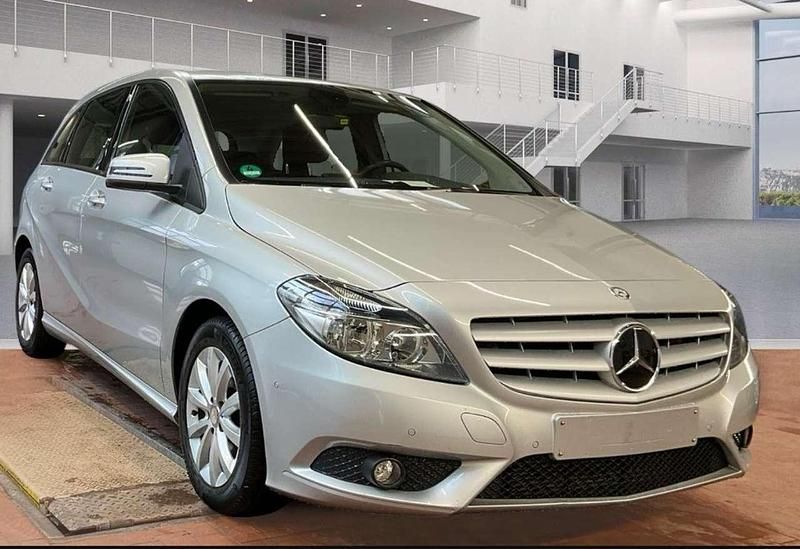 Gebraucht Mercedes B220 170 PS (125 kW) 2014 Polarsilber  metalliclack Van / Kleinbus