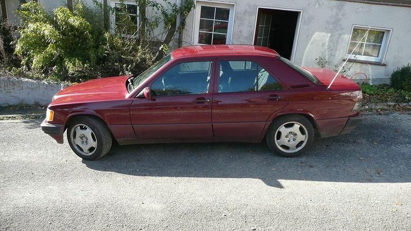 Gebraucht Mercedes 190 110 PS (80 kW) 1991 Rot Limousine