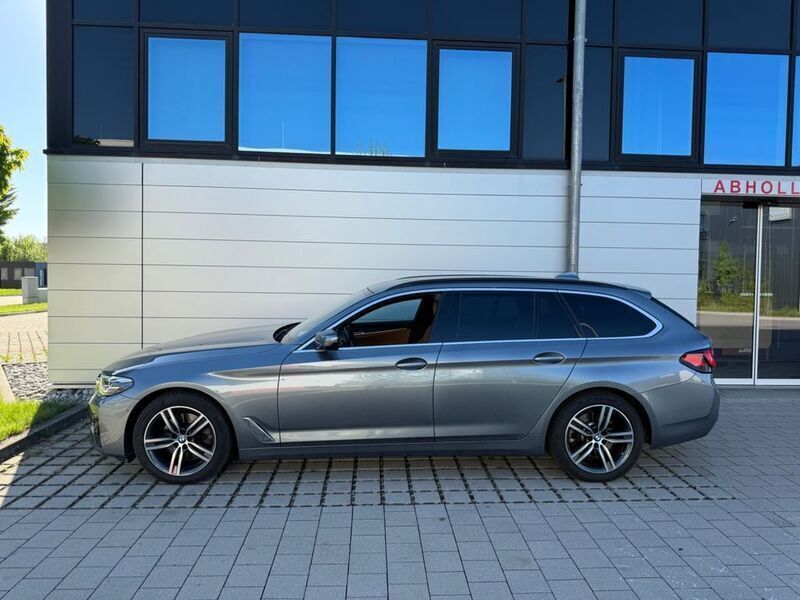 Blau Gebraucht 2021 BMW 520 Sport Line Kombi | 29.999 € (Fairer Preis) - Bild 1/4