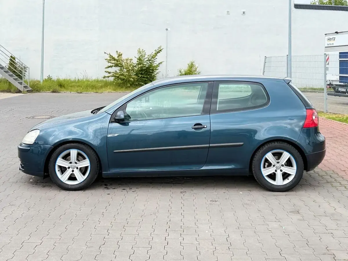 Używany VW Golf 125 KM (91 kW) 2005 Czarny Coupe