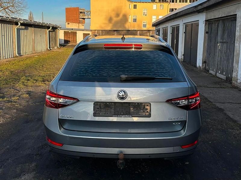 Gebraucht Skoda Superb Style 150 PS (110 kW) 2017 Grau Kombi