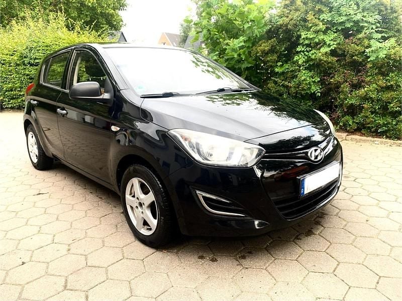 Schwarz Gebraucht 2014 Hyundai i20 Kleinwagen | 1.999 € (Superpreis) - Bild 1/4