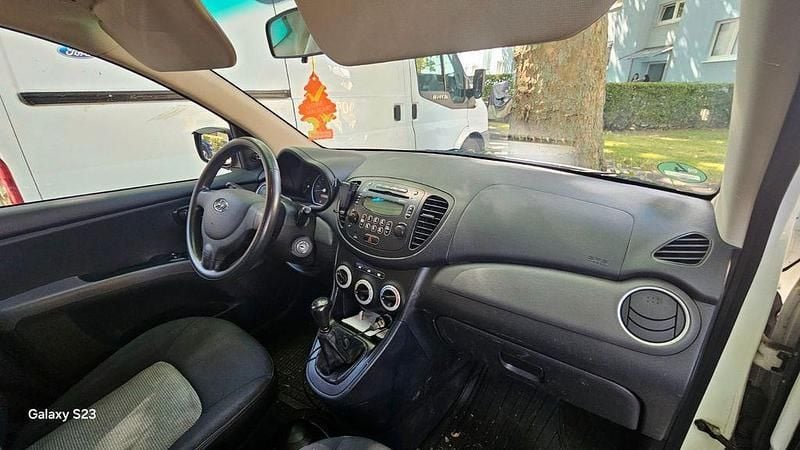 Weiß Gebraucht 2009 Hyundai i10 Edition+ Kleinwagen | 1.399 € (Guter Preis) - Bild 1/2