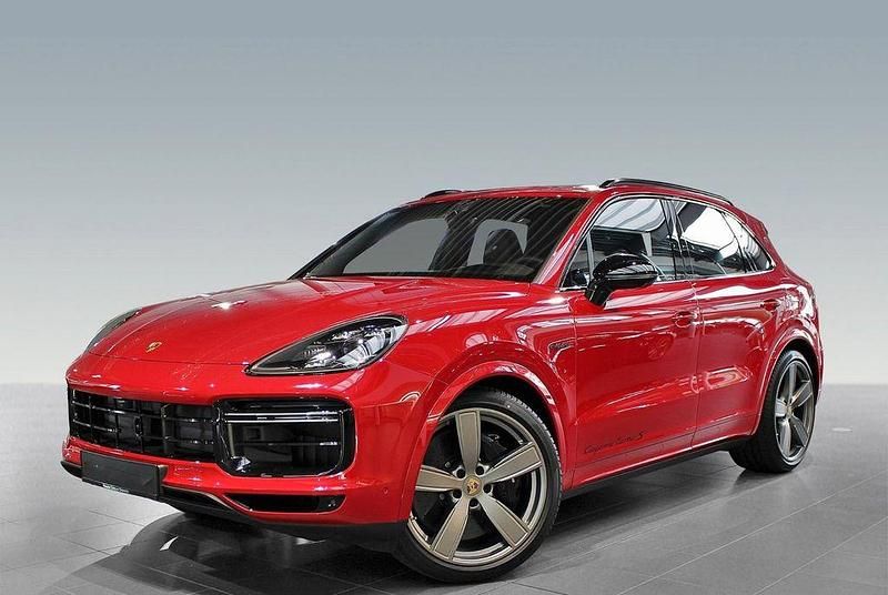 Rot Gebraucht 2022 Porsche Cayenne Turbo S SUV | 160.000 € - Bild 1/4