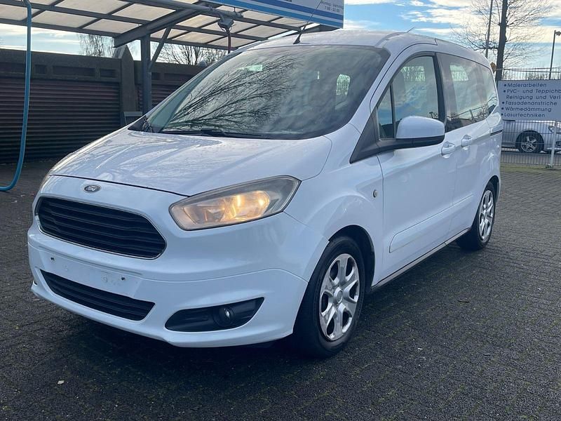 Gebraucht Ford Tourneo Courier Trend 101 PS (74 kW) 2015 Weiß Van / Kleinbus