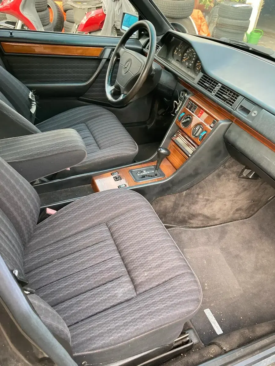 Gebraucht Mercedes E300 1992 Schwarz Kombi