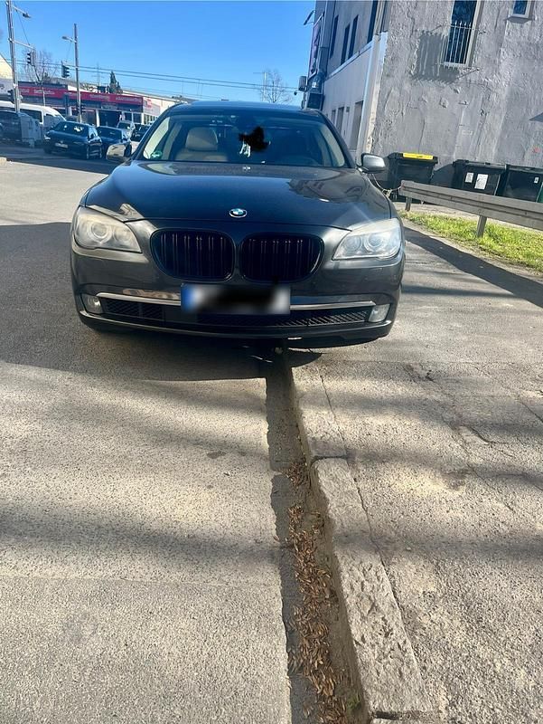 Gebraucht BMW 740 306 PS (225 kW) 2012 Schwarz Limousine