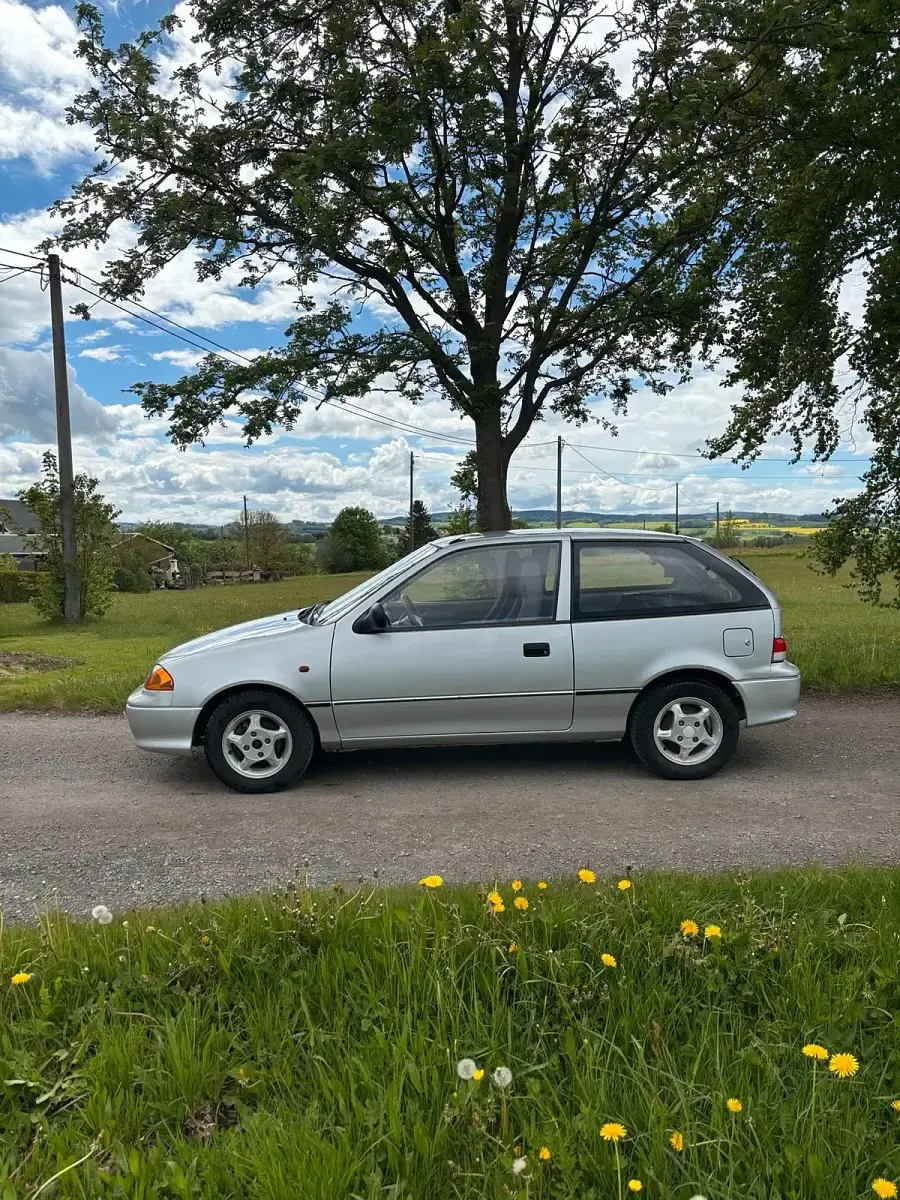 Gebraucht Subaru Justy 86 PS (63 kW) 2001 Silber Kleinwagen