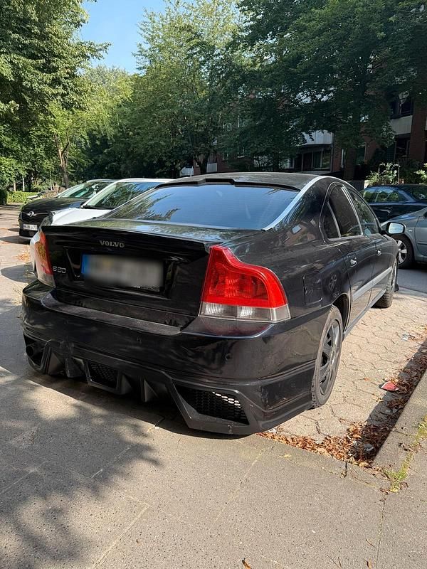 Schwarz Gebraucht 2004 Volvo S60 Limousine | 3.300 € (Fairer Preis) - Bild 1/4