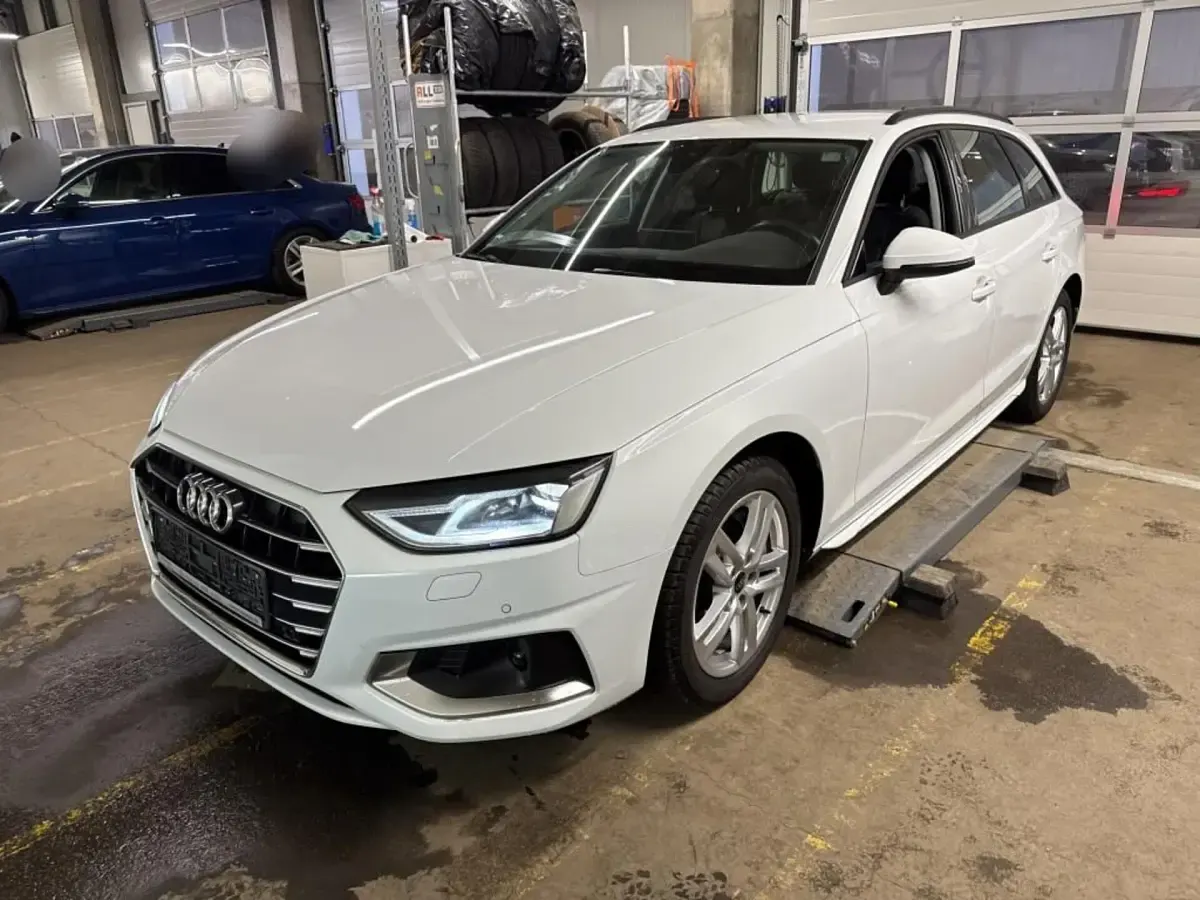 Second-hand Audi A4 Advanced Plus 204 CP (150 kW) 2023 Alb Break