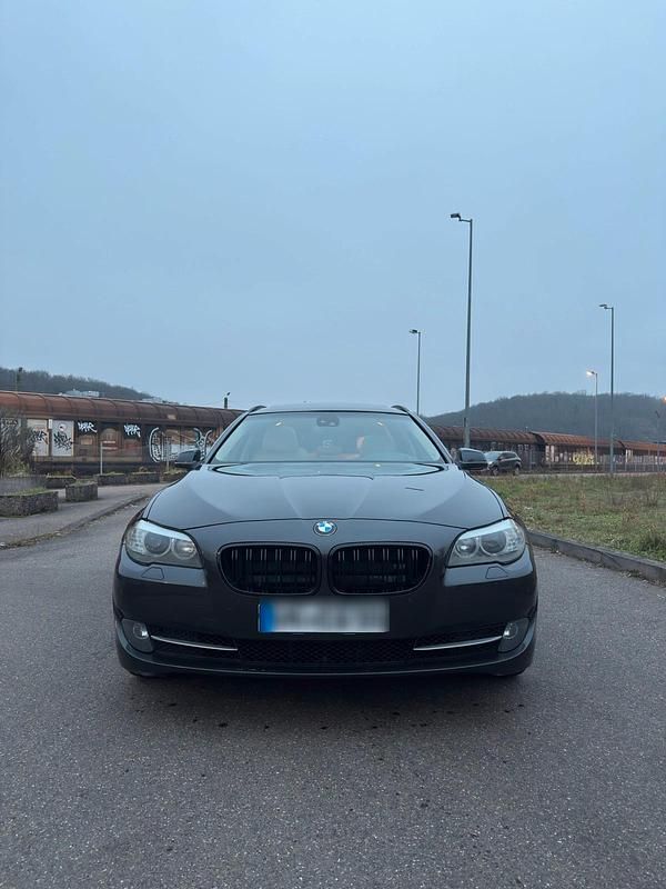Gebraucht BMW 525 204 PS (150 kW) 2011 Schwarz Kombi