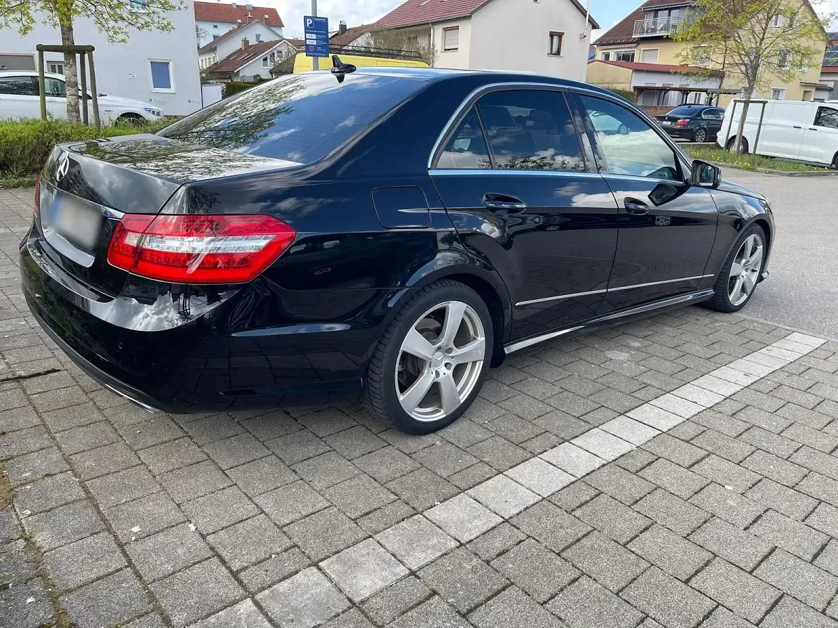 Gebraucht Mercedes E200 184 PS (135 kW) 2012 Schwarz Limousine