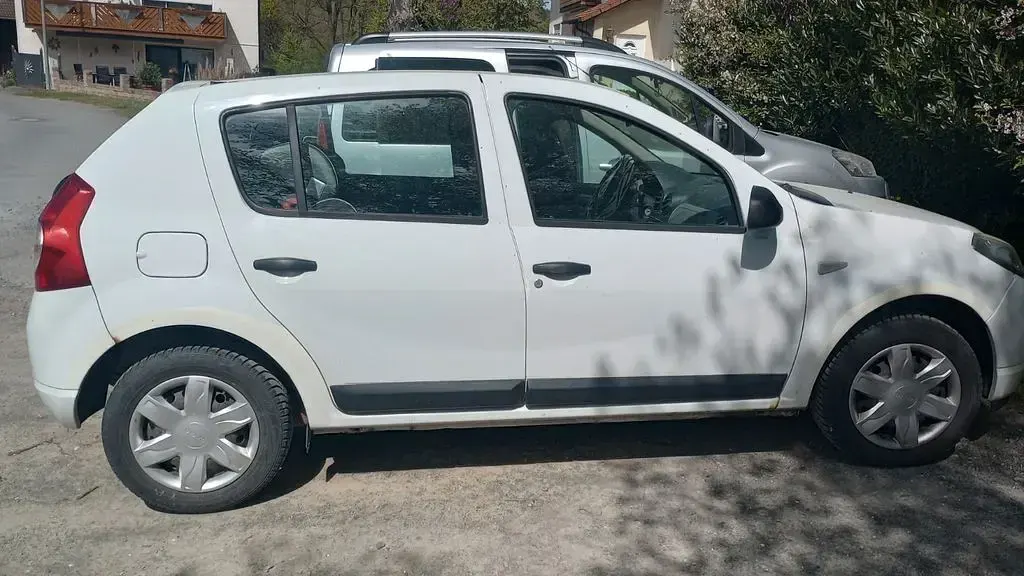 Second-hand Dacia Sandero 75 CP (55 kW) 2009 Alb Berlinǎ