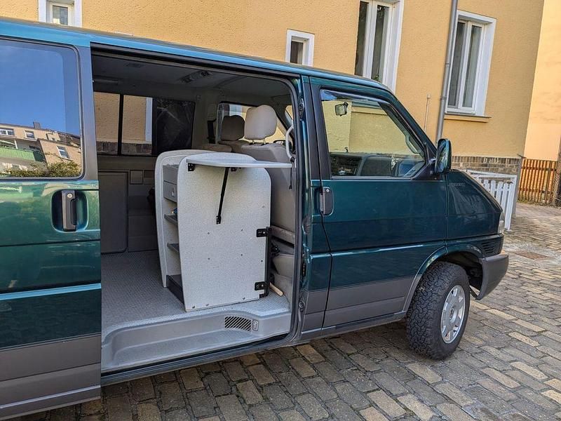 Second-hand VW Multivan 116 CP (85 kW) 1997 Verde Monovolum