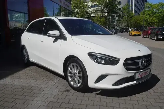 Gebraucht Mercedes B250 Progressive 224 PS (164 kW) 2019 Weiß Van / Kleinbus
