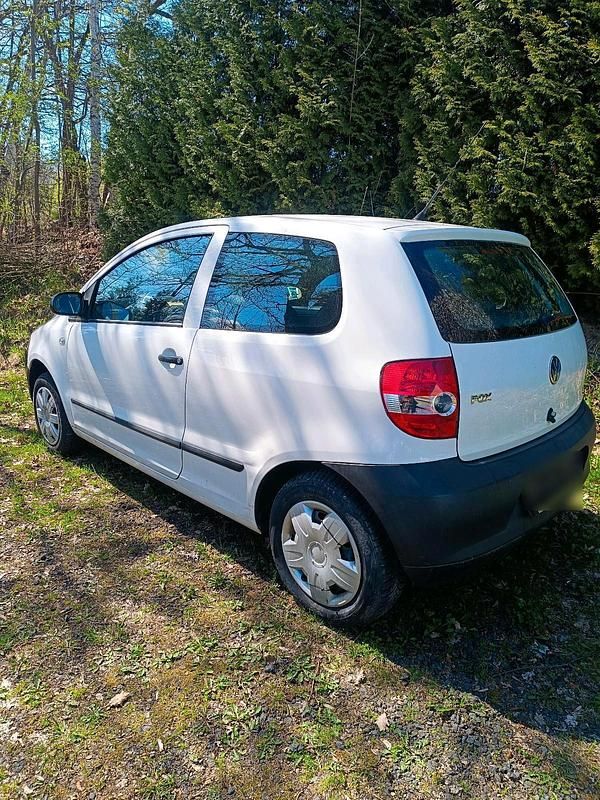 Gebraucht VW Fox 54 PS (39 kW) 2010 Weiß Kleinwagen
