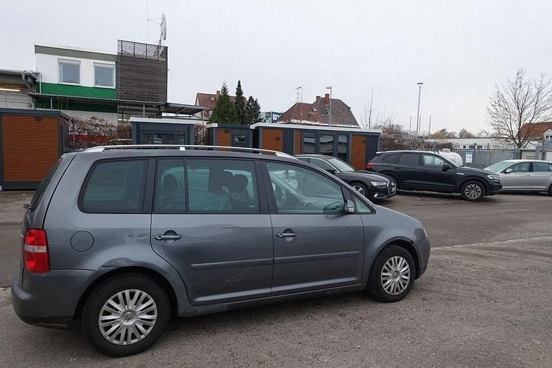 Grau Gebraucht 2004 VW Touran Highline Van / Kleinbus | 699 € (Superpreis) - Bild 1/4