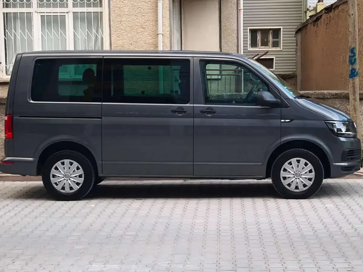 Gebraucht VW Multivan Freestyle 150 PS (110 kW) 2016 Grau Van / Kleinbus
