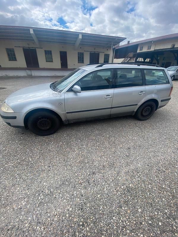 Gebraucht VW Passat 105 PS (77 kW) 2001 Silber Kombi