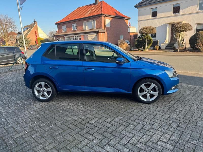 Gebraucht Skoda Fabia 90 PS (66 kW) 2014 Blau Limousine