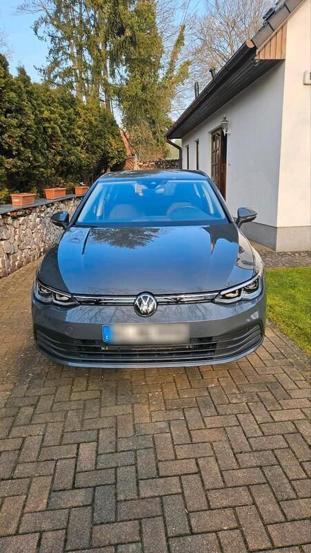 Grau Gebraucht 2023 VW Golf VIII Life Limousine | 22.000 € (Guter Preis) - Bild 1/4
