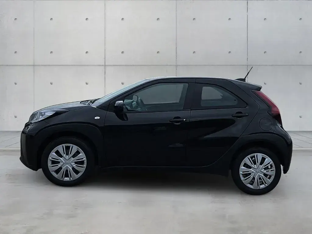 Gebraucht Toyota Aygo X X-play 72 PS (52 kW) 2022 Mysticschwarz SUV