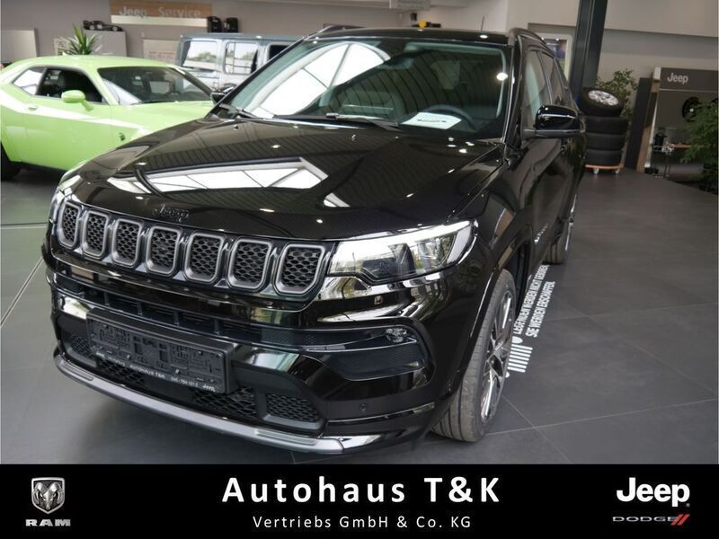 Schwarz Neu 2025 Jeep Compass Summit SUV | 44.244 € (Teuer) - Bild 1/4