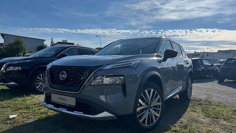 Grau Neu 2025 Nissan X-Trail Tekna+ SUV | 47.750 € - Bild 1/4