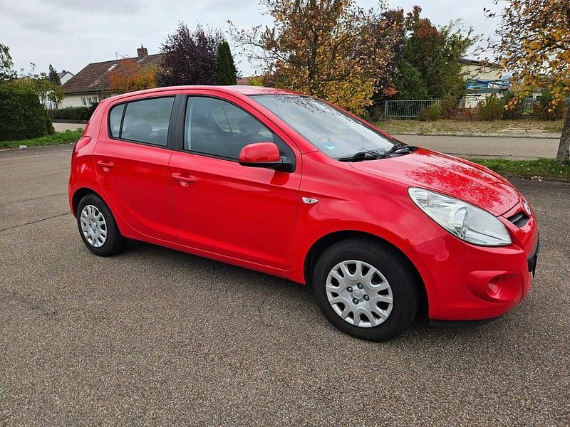 Electric red Gebraucht 2010 Hyundai i20 Edition Kleinwagen | 3.900 € (Teuer) - Bild 1/4