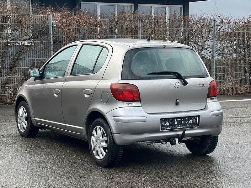 Gebraucht Toyota Yaris Edition 65 PS (47 kW) 2004 Grau Limousine