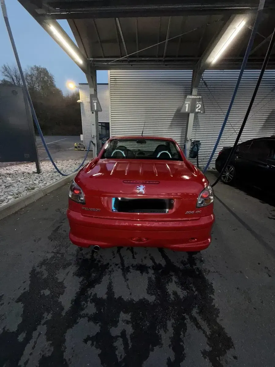 Gebraucht Peugeot 206 CC 109 PS (80 kW) 2005 Rot Cabrio