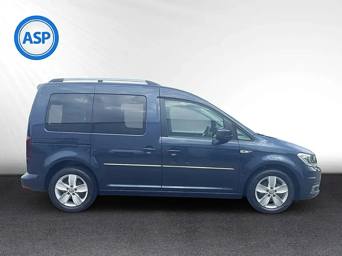 Gebraucht VW Caddy Highline 102 PS (75 kW) 2019 Starlight blue metallic Van / Kleinbus