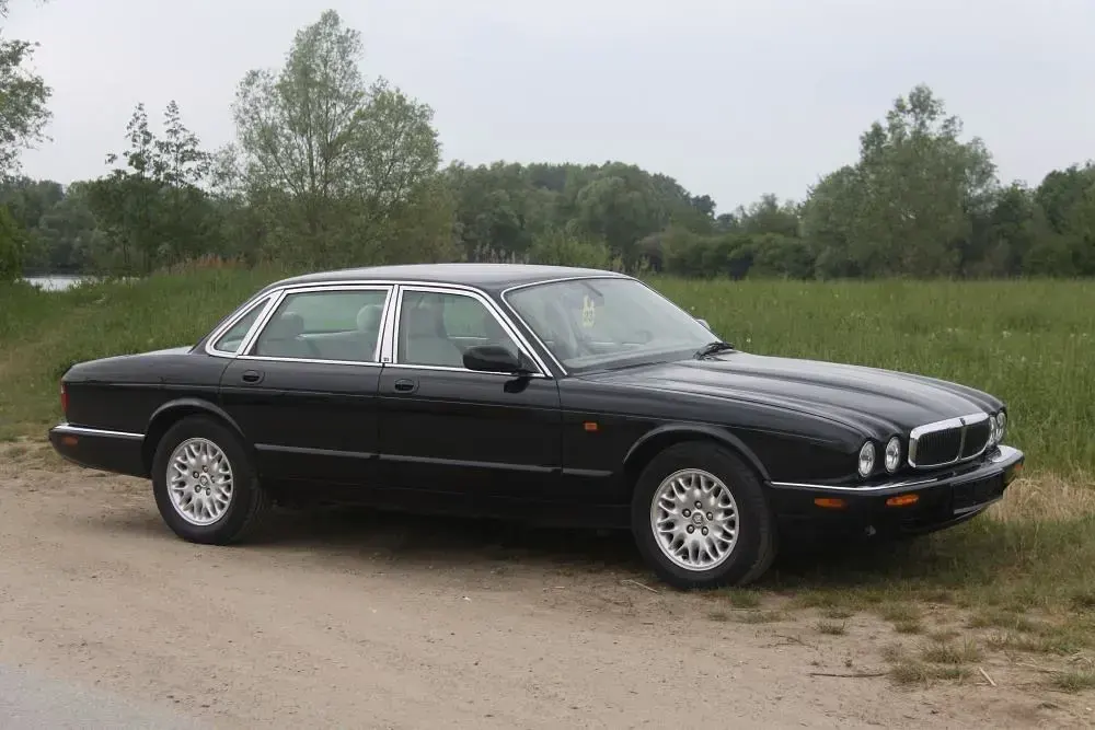 Używany Jaguar XJ Executive 237 KM (174 kW) 2001 Czarny Sedan/Limuzyna