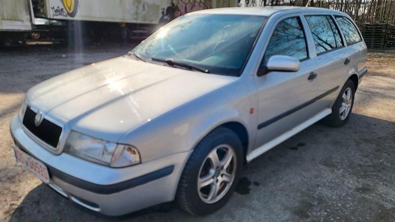 Silber Gebraucht 1999 Skoda Octavia Kombi | 899 € (Guter Preis) - Bild 1/4