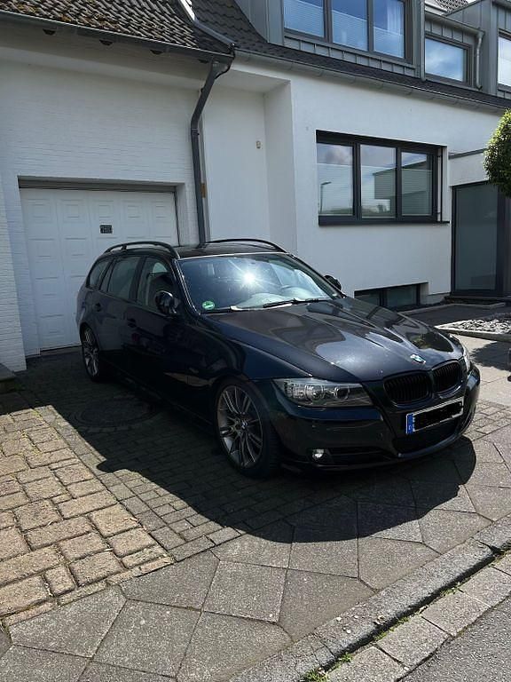 Second-hand BMW 318 Performance 143 CP (105 kW) 2009 Negru Berlinǎ