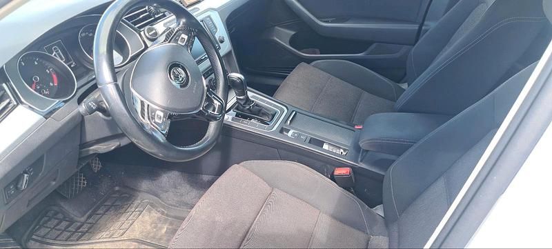 Weiß Gebraucht 2017 VW Passat Kombi | 10.000 € (Guter Preis) - Bild 1/4