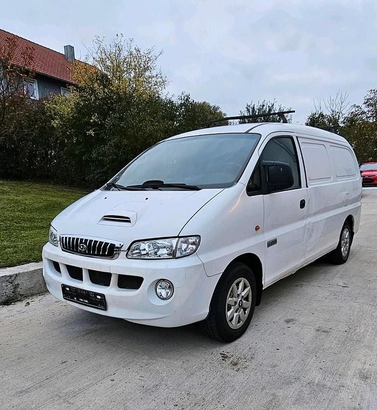 Weiß Gebraucht 2007 Hyundai H-1 Van / Kleinbus | 3.250 € (Superpreis) - Bild 1/4