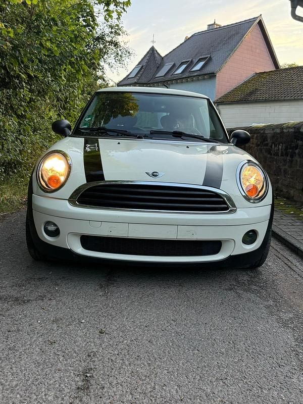 Weiß Gebraucht 2010 Mini Cooper Coupé Coupé | 3.650 € - Bild 1/4