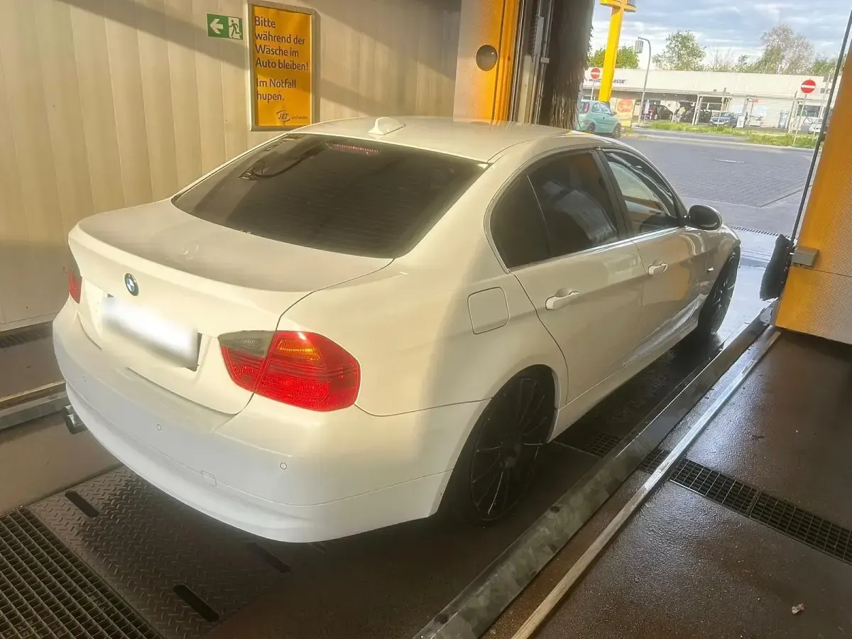 Gebraucht BMW 325 218 PS (160 kW) 2008 Weiß Limousine