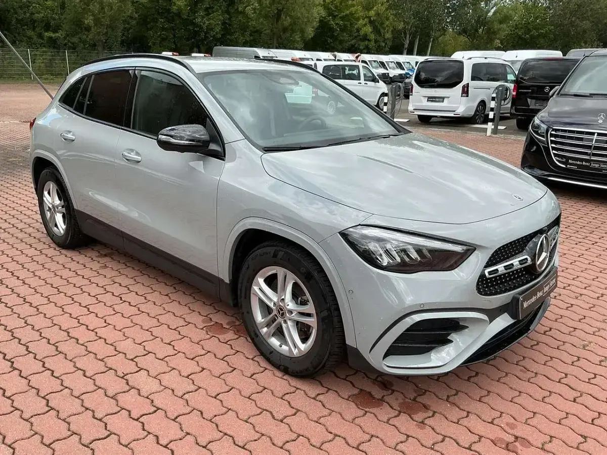 Gebraucht Mercedes GLA180 AMG line 116 PS (85 kW) 2025 Manufaktur lack manufaktur alpingrau uni SUV