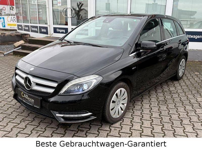 Gebraucht Mercedes B180 109 PS (80 kW) 2012 Kosmosschwarz  metalliclack Van / Kleinbus