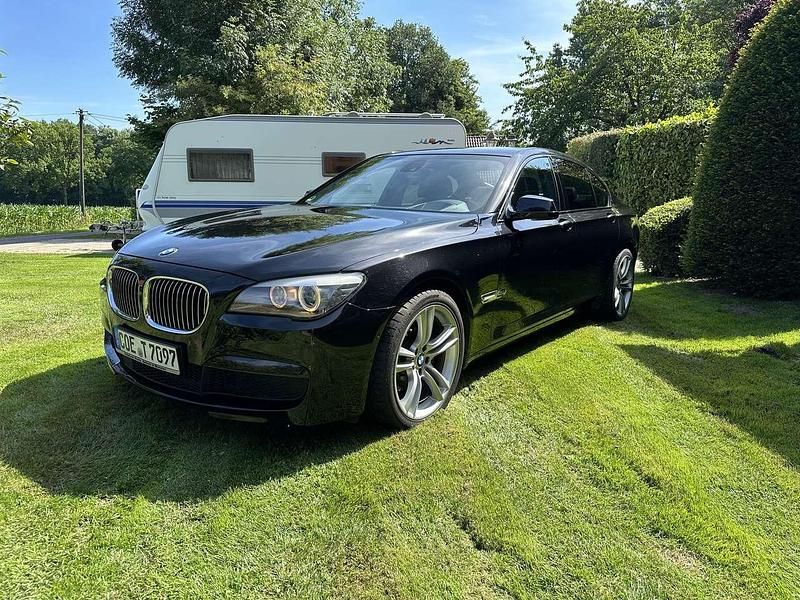 Schwarz Gebraucht 2012 BMW 740 Shadowline Limousine | 19.500 € (Etwas zu teuer) - Bild 1/4
