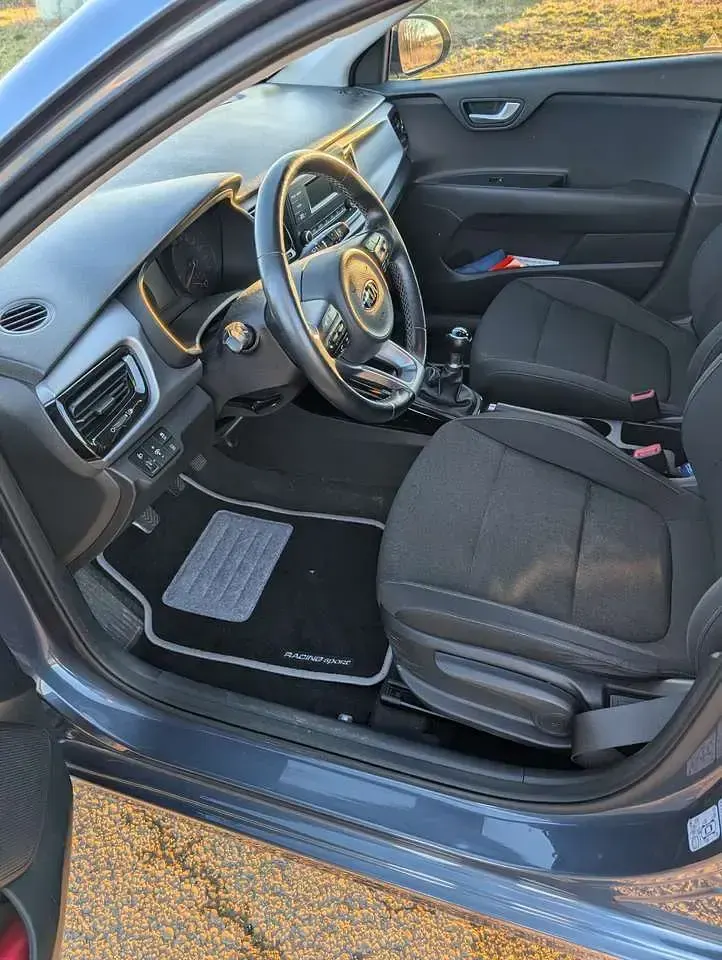 Używany Kia Rio Edition 7 84 KM (61 kW) 2017 Sedan/Limuzyna