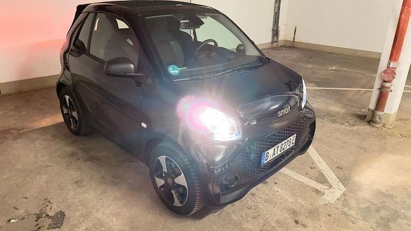 Schwarz Gebraucht 2023 Smart ForTwo Electric Drive Cabrio | 19.500 € - Bild 1/4